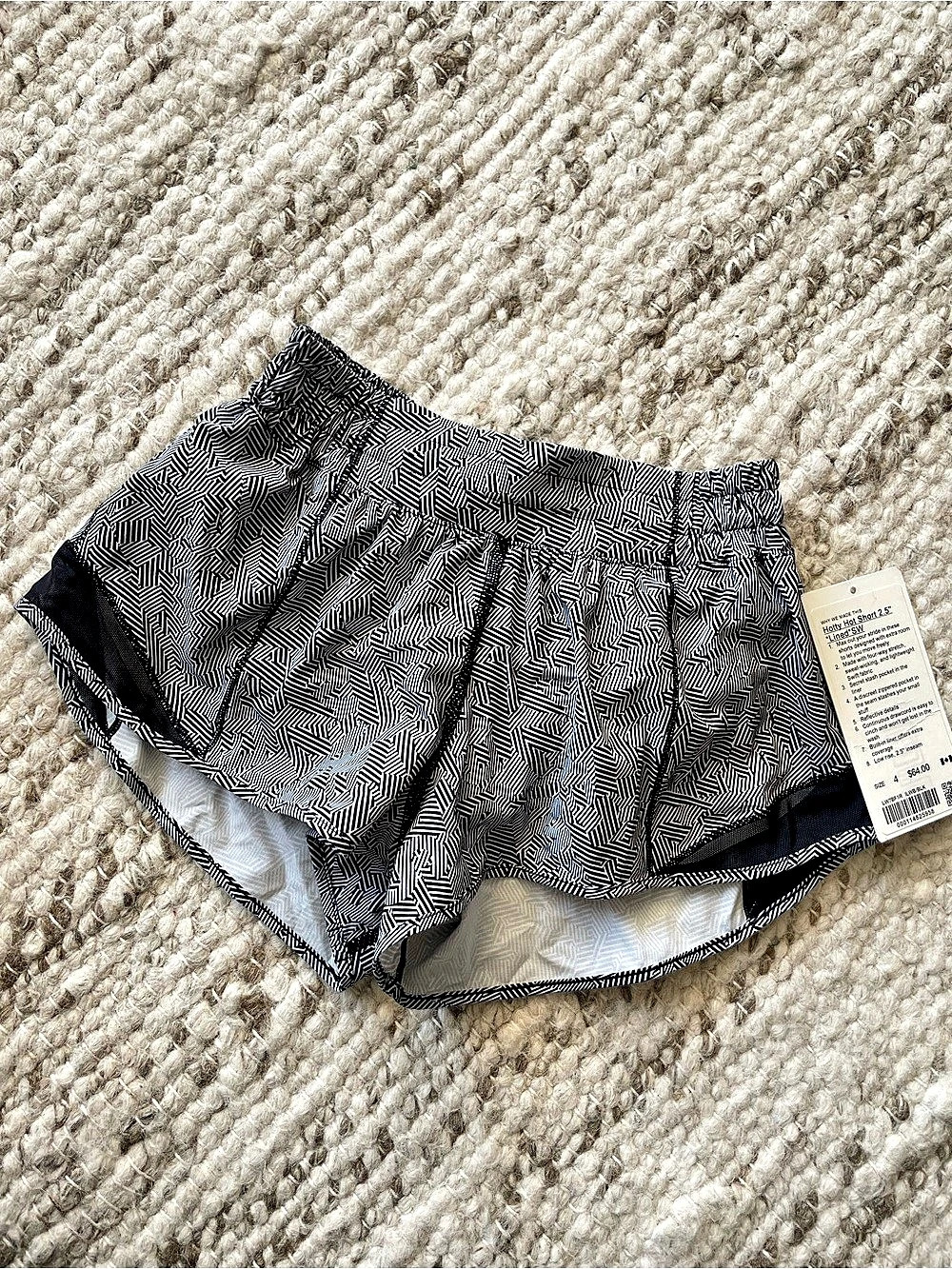 Lululemon Hotty Hot Short 2.5" *Lined* SW Black & White Athletic Shorts